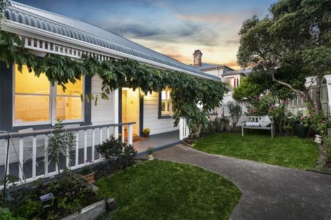 Photo of property in 55 Rawene Road, Birkenhead, Auckland, 0626