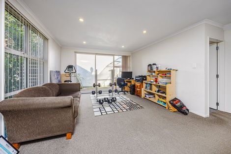 Photo of property in 13 Phar Lap Crescent, Takanini, 2112