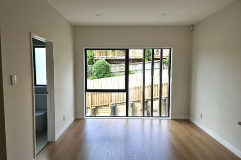 Photo of property in 2/28 Ludlow Terrace, Totara Vale, Auckland, 0627