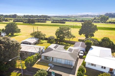 Photo of property in 37 Waterloo Crescent, Hokowhitu, Palmerston North, 4410