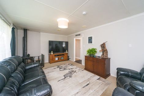 Photo of property in 16 Kowhai Street, Tokomaru, Palmerston North, 4474