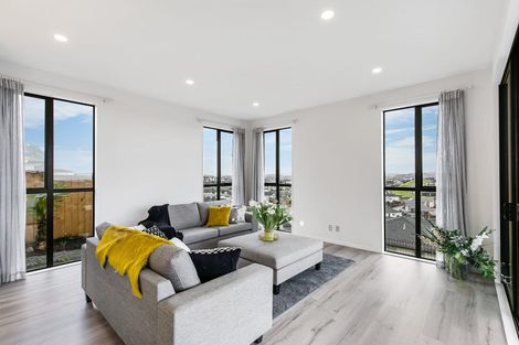 Photo of property in 98 Wainui Road, Silverdale, 0932