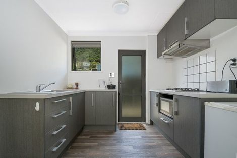 Photo of property in 5/1 Angle Street, Picton, 7220