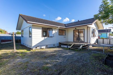Photo of property in 90 Fergusson Street, Woodville, 4920