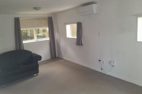 Photo of property in 35 Holland Road, Hillcrest, Auckland, 0627