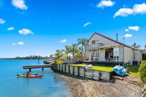 Photo of property in 38 The Terrace, Herald Island, Auckland, 0618