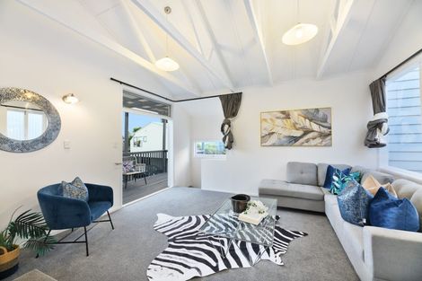 Photo of property in 6 Finn Place, Totara Vale, Auckland, 0629