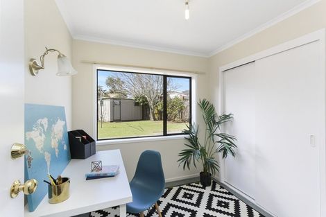 Photo of property in 19 Karina Road, Merrilands, New Plymouth, 4312