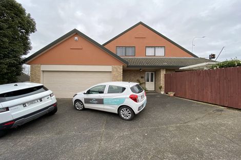 Photo of property in 208 Botany Road, Botany Downs, Auckland, 2010