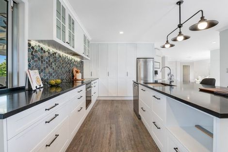 Photo of property in 1/4 Roberts Road, Matakatia, Whangaparaoa, 0930