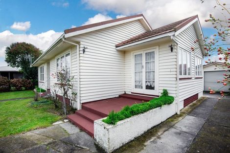 Photo of property in 443 Dalcross Street, Mayfair, Hastings, 4122