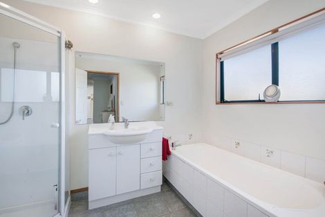 Photo of property in 13 Jelas Road, Red Beach, 0932