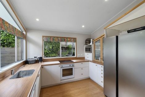 Photo of property in 3 Reynolds Place, Torbay, Auckland, 0630