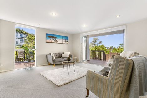 Photo of property in 43 Zara Court, Windsor Park, Auckland, 0632