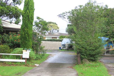 Photo of property in 17a Thorburn Avenue, Red Beach, 0932