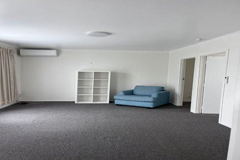 Photo of property in 52 Buscomb Avenue, Henderson, Auckland, 0610