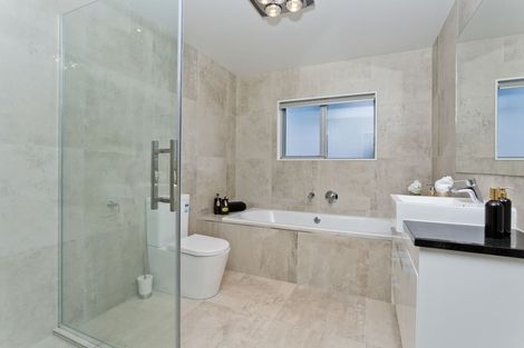 Photo of property in 4 Greenlink Rise, Long Bay, Auckland, 0630