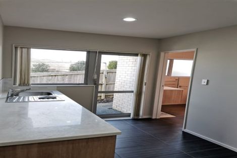 Photo of property in 22 Namsan Close, Fairview Heights, Auckland, 0632