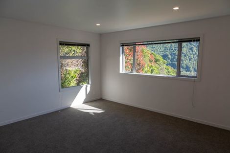Photo of property in 102 Emerald Hill Drive, Birchville, Upper Hutt, 5018