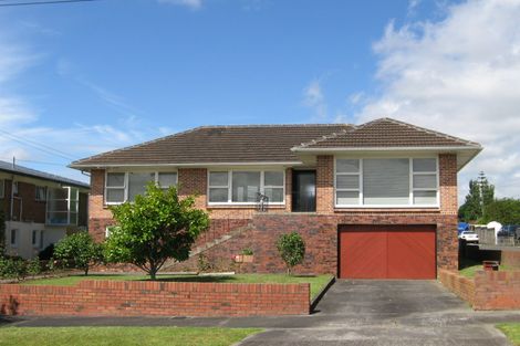 Photo of property in 14 Letterkenny Place, Blockhouse Bay, Auckland, 0600