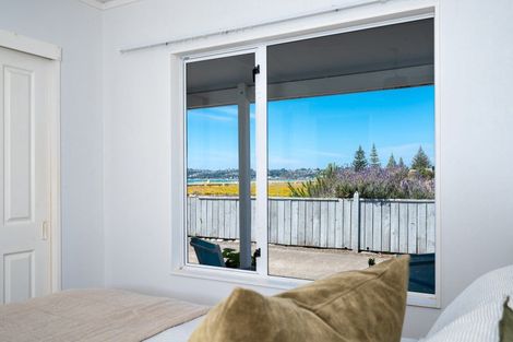 Photo of property in 2/64 The Esplanade, Westshore, Napier, 4110