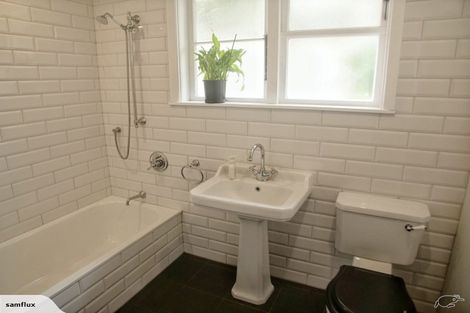 Photo of property in 36 Ashleigh Crescent, Miramar, Wellington, 6022