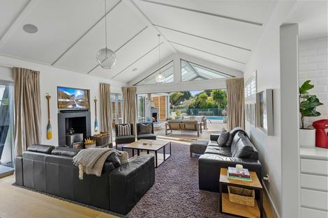 Photo of property in 31 Rauparaha Street, Waikanae Beach, Waikanae, 5036