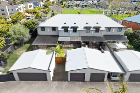 Photo of property in 3/8 Tuscany Way, Te Atatu Peninsula, Auckland, 0610