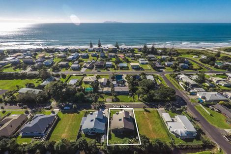 Photo of property in 5 Ian Place, Waihi Beach, 3611