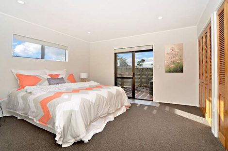 Photo of property in 24 Claverdon Drive, Massey, Auckland, 0614