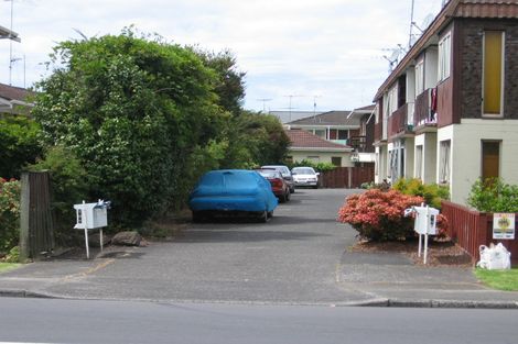 Photo of property in 9/767 Beach Road, Browns Bay, Auckland, 0630