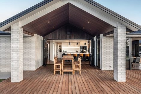 Photo of property in 33 Hogan Road, Cambridge, 3493