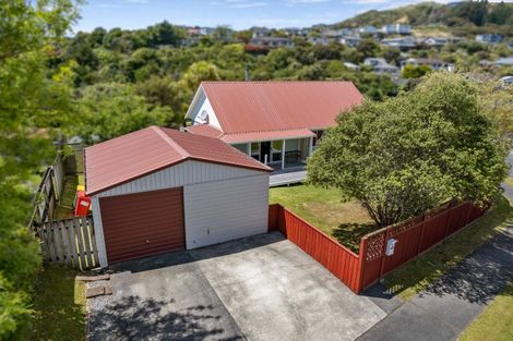 Photo of property in 2 Seagull Place, Whitby, Porirua, 5024