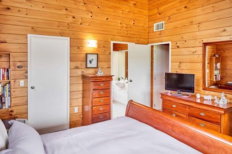 Photo of property in 31 Motukaraka Point, Pauatahanui, Porirua, 5381