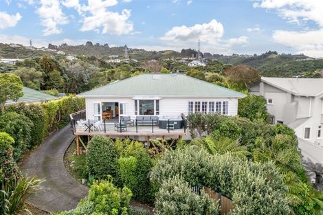 Photo of property in 6 Onehuka Road, Tirohanga, Lower Hutt, 5010