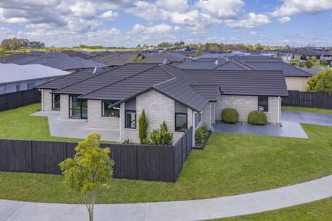 Photo of property in 14 Piwakawaka Court, Rototuna North, Hamilton, 3210
