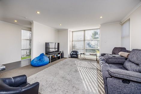 Photo of property in 13 Phar Lap Crescent, Takanini, 2112