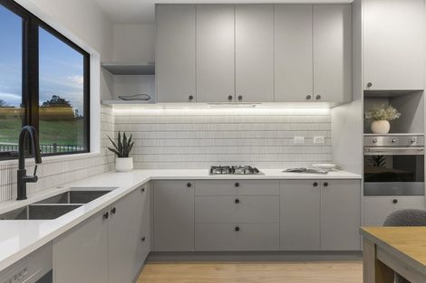 Photo of property in 44 Taukahiwi Road, Pukekohe, 2120