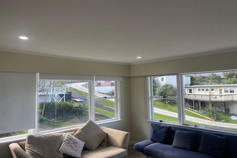 Photo of property in 25 Sovereign Place, Glenfield, Auckland, 0629