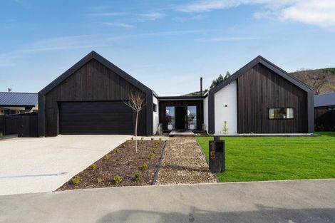 Photo of property in 15 Franks Place, Outram, 9019