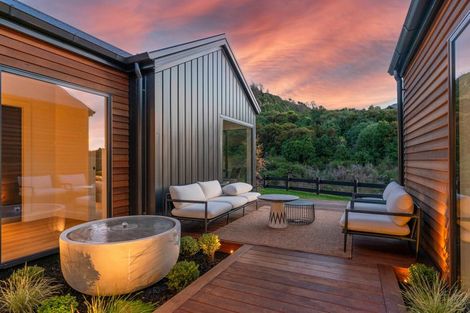 Photo of property in 11 Sparrowhawk Way, Kinloch, Taupo, 3377