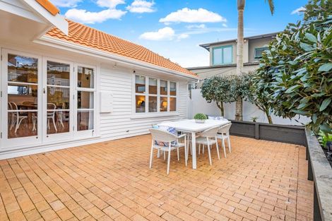 Photo of property in 18 Tizard Road, Birkenhead, Auckland, 0626