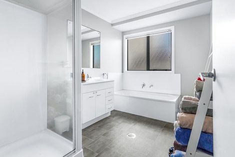 Photo of property in 198d Old Farm Road, Hamilton East, Hamilton, 3216