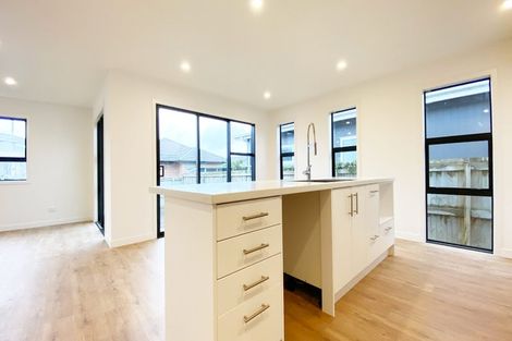 Photo of property in 4 Millfield Lane, Papakura, 2110