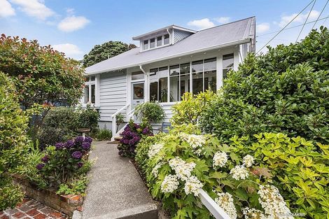 Photo of property in 19 Glen Road, Kelburn, Wellington, 6012