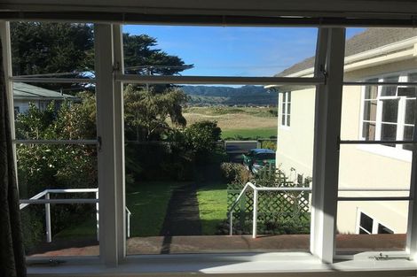 Photo of property in 95 Golf Road, Paraparaumu Beach, Paraparaumu, 5032