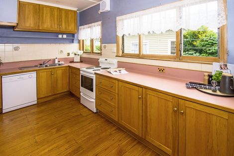 Photo of property in 16 Victoria Street, Carterton, 5713