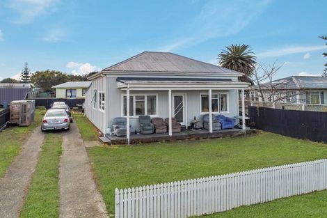 Photo of property in 90 Hinau Street, Castlecliff, Whanganui, 4501