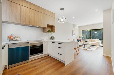 Photo of property in 9/10 Newington Road, Henderson, Auckland, 0612