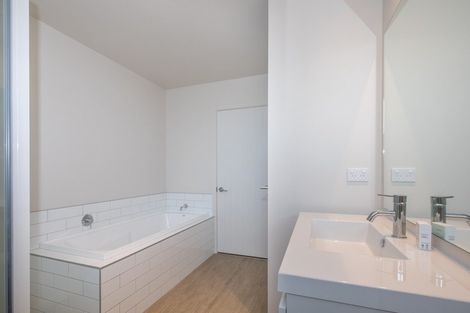 Photo of property in 5 Mount Creighton Crescent, Wanaka, 9305